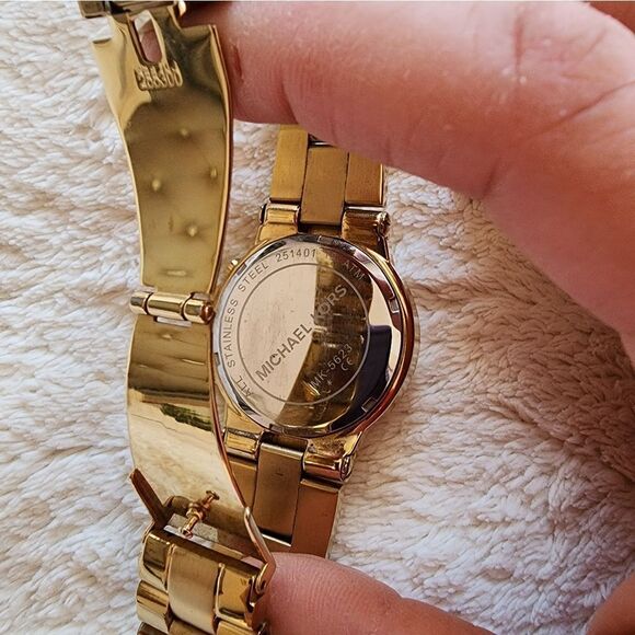 Women's original Michael Kors  Runway Gold-Tone Watch - Picture 4 of 6